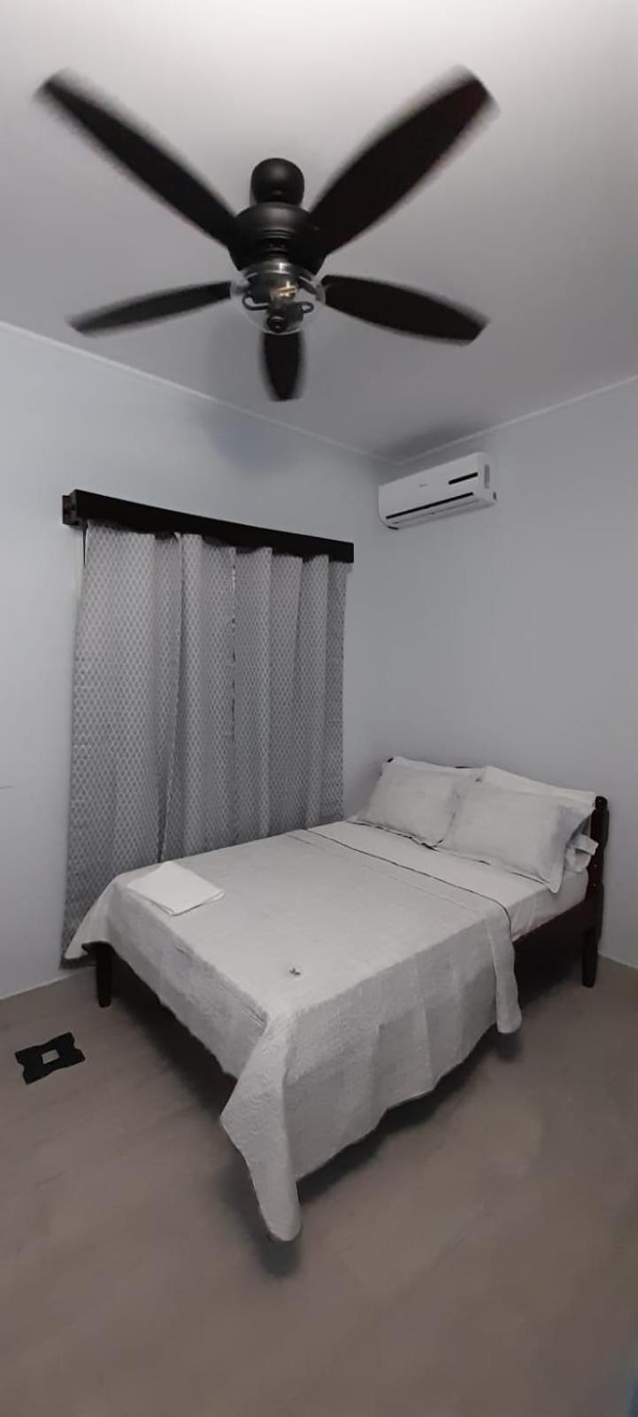 Serenade Hotel Placencia Екстер'єр фото