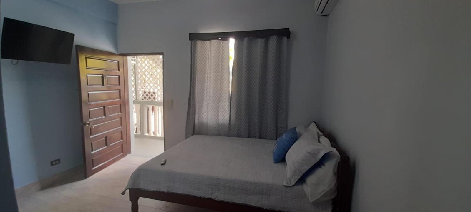 Serenade Hotel Placencia Екстер'єр фото