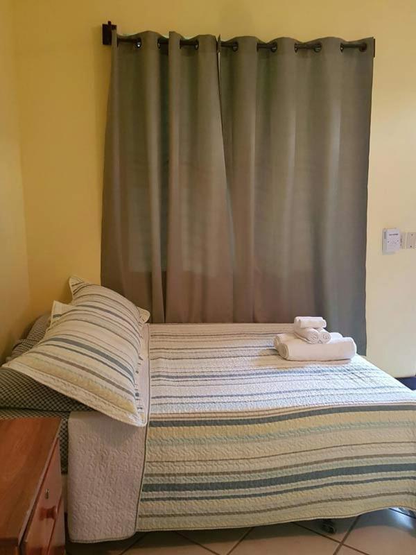 Serenade Hotel Placencia Екстер'єр фото