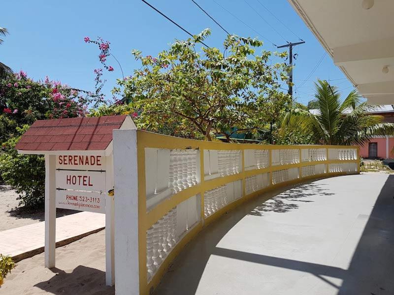 Serenade Hotel Placencia Екстер'єр фото