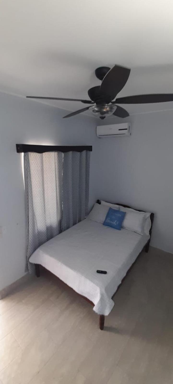 Serenade Hotel Placencia Екстер'єр фото
