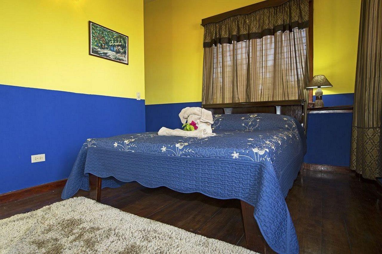 Serenade Hotel Placencia Екстер'єр фото