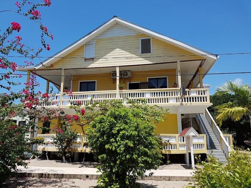 Serenade Hotel Placencia Екстер'єр фото