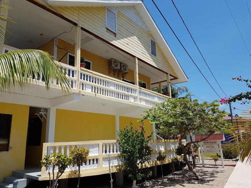 Serenade Hotel Placencia Екстер'єр фото