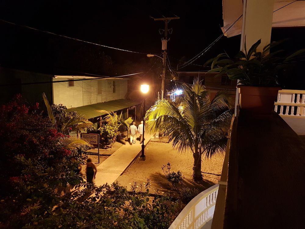 Serenade Hotel Placencia Екстер'єр фото
