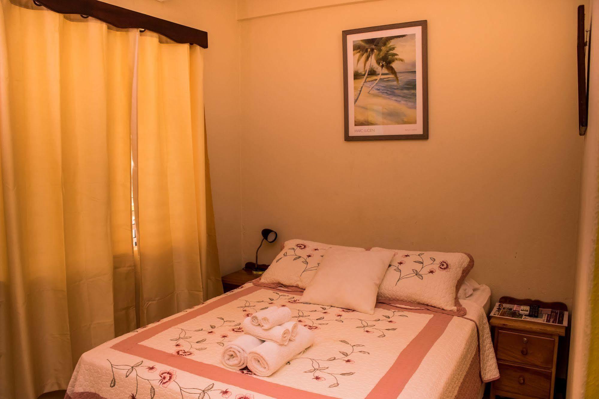 Serenade Hotel Placencia Екстер'єр фото