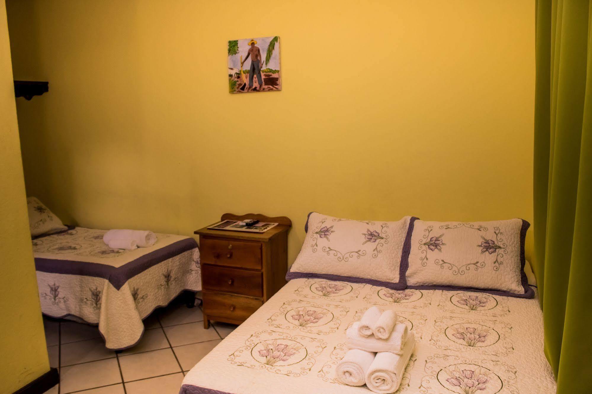 Serenade Hotel Placencia Екстер'єр фото