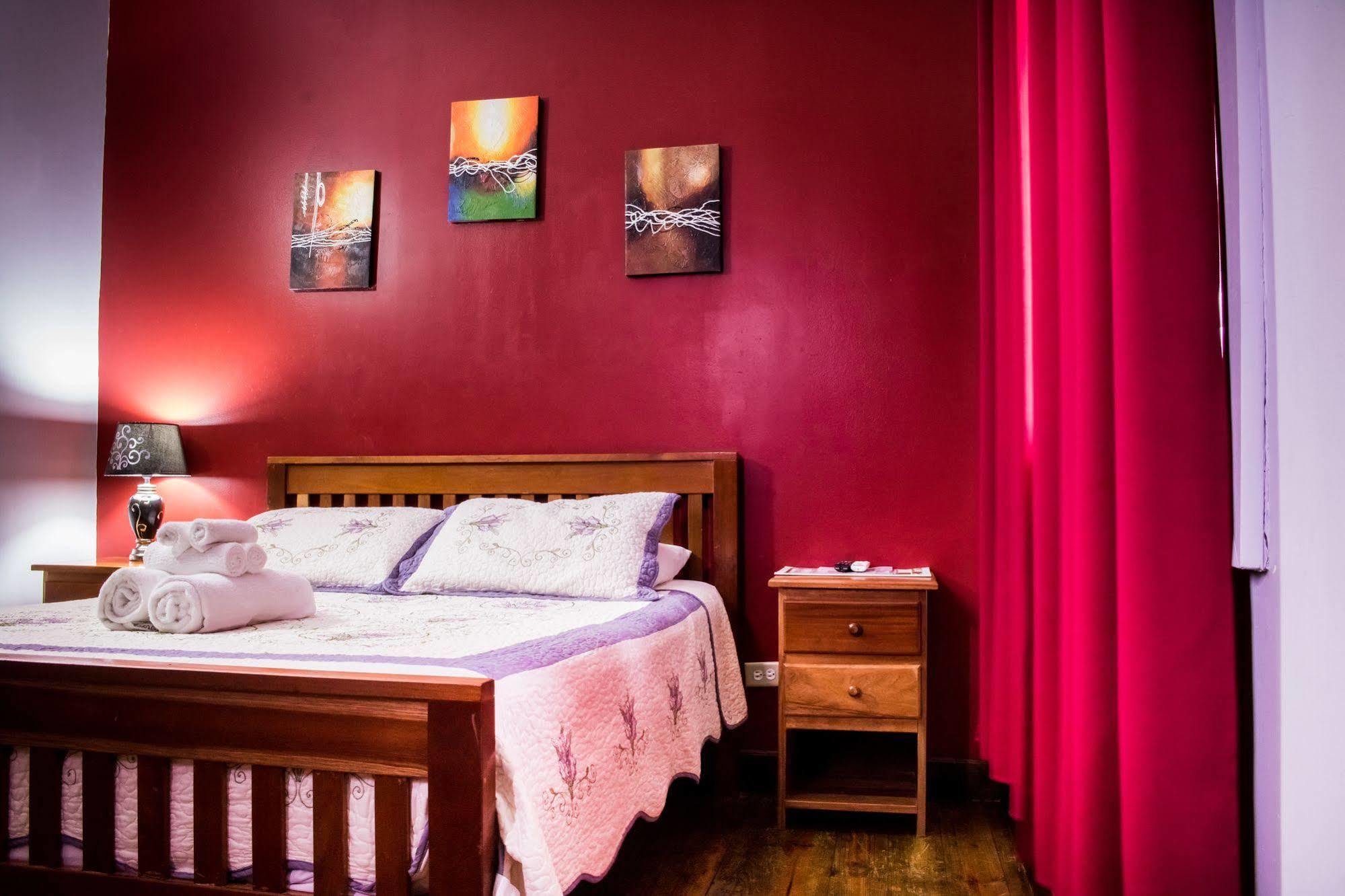 Serenade Hotel Placencia Екстер'єр фото