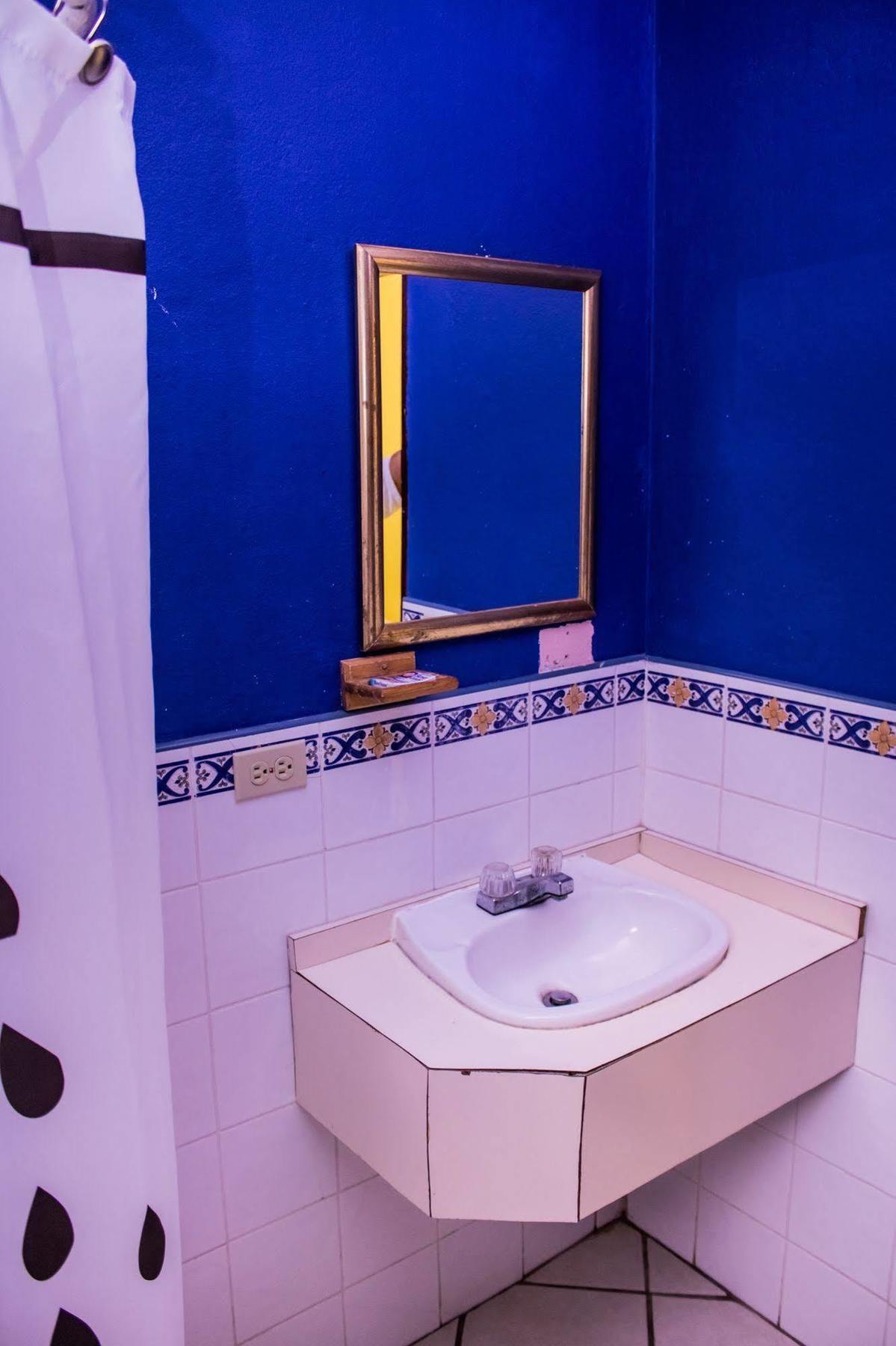 Serenade Hotel Placencia Екстер'єр фото
