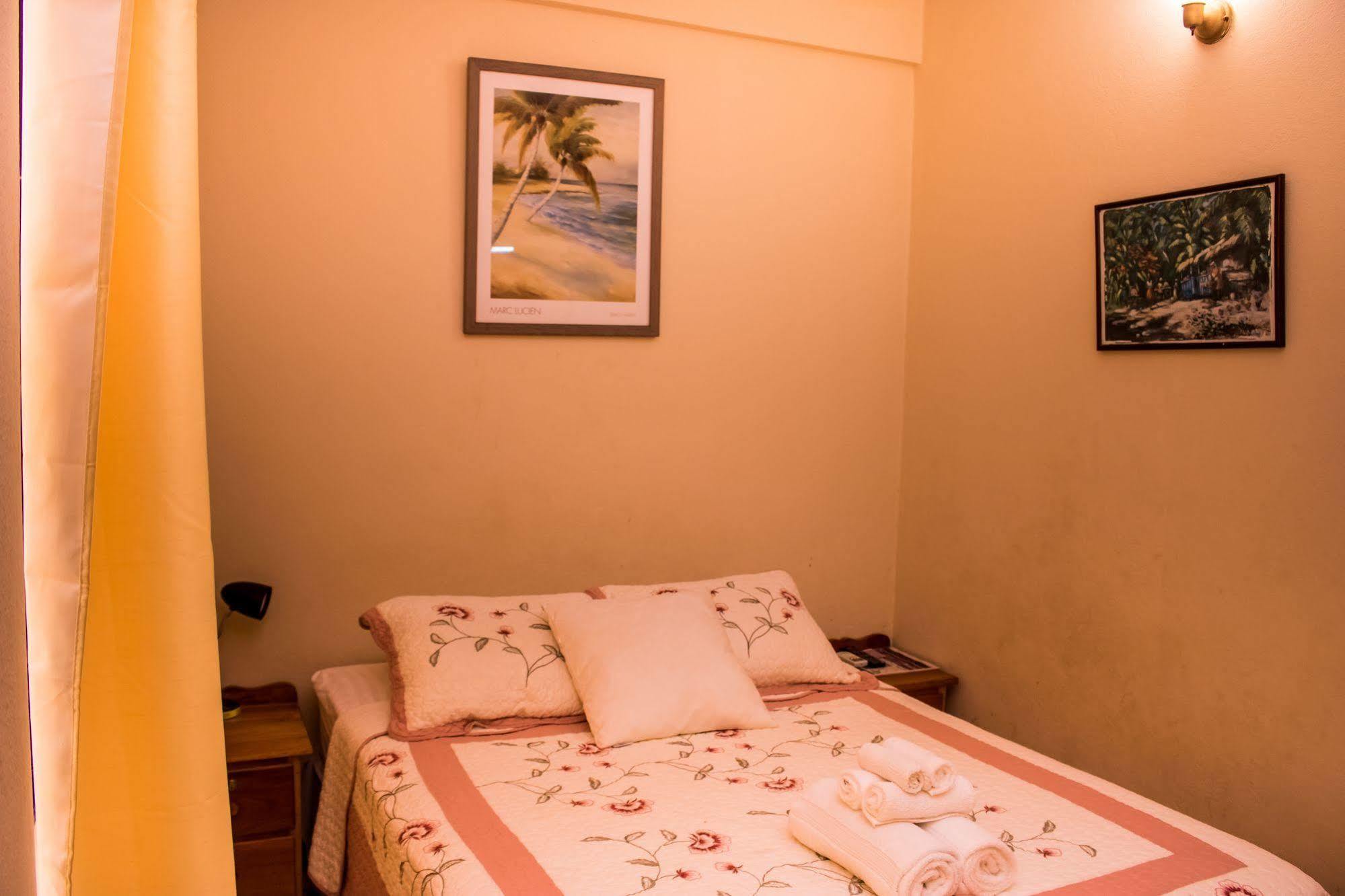 Serenade Hotel Placencia Екстер'єр фото