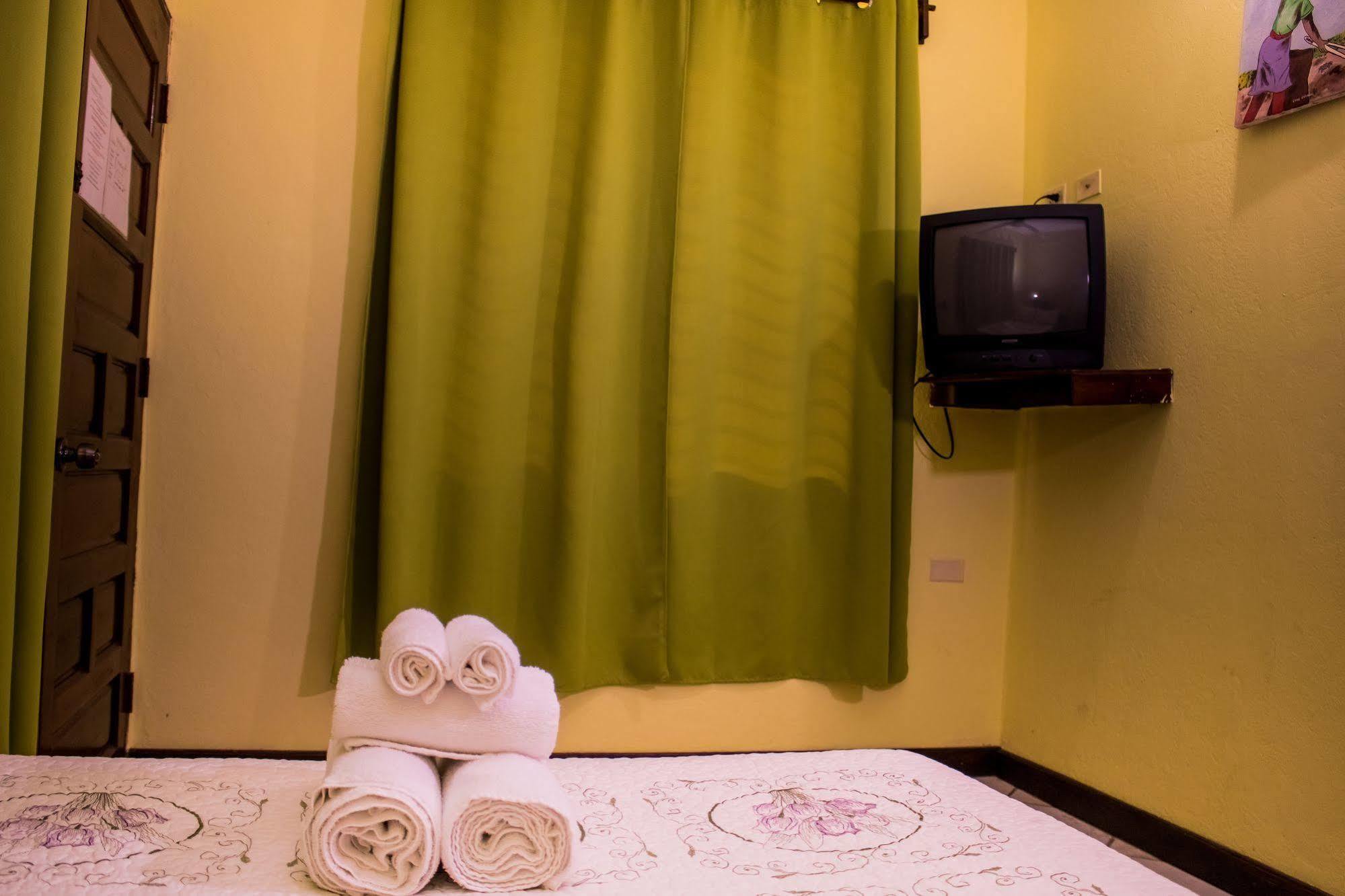 Serenade Hotel Placencia Екстер'єр фото