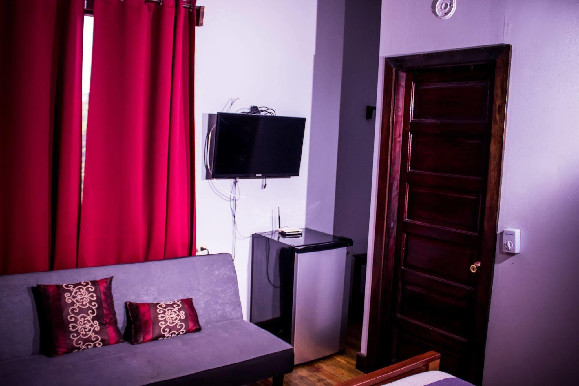 Serenade Hotel Placencia Екстер'єр фото