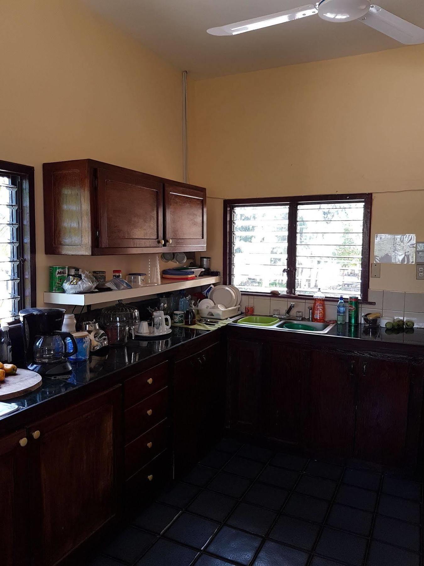 Serenade Hotel Placencia Екстер'єр фото