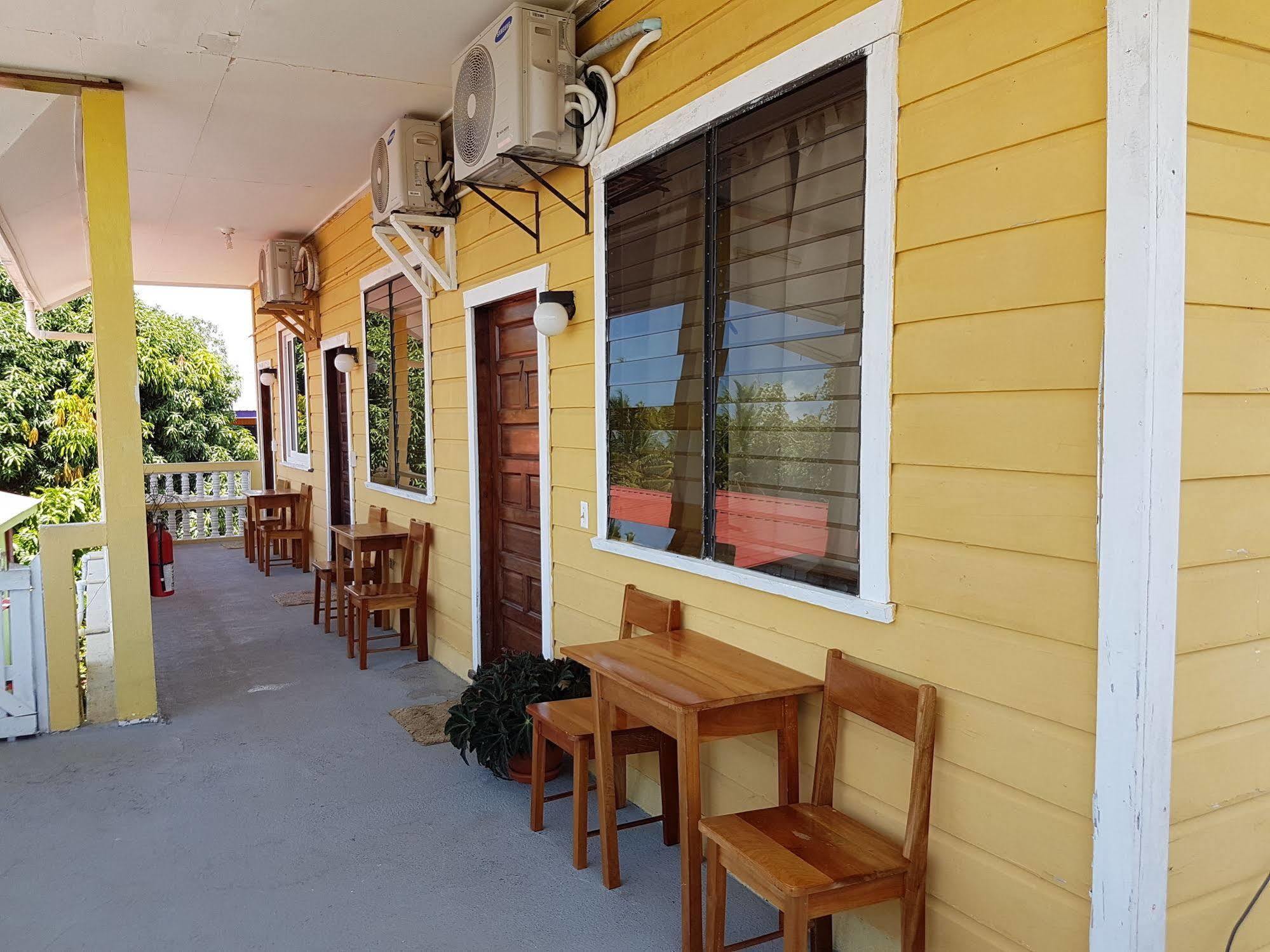 Serenade Hotel Placencia Екстер'єр фото