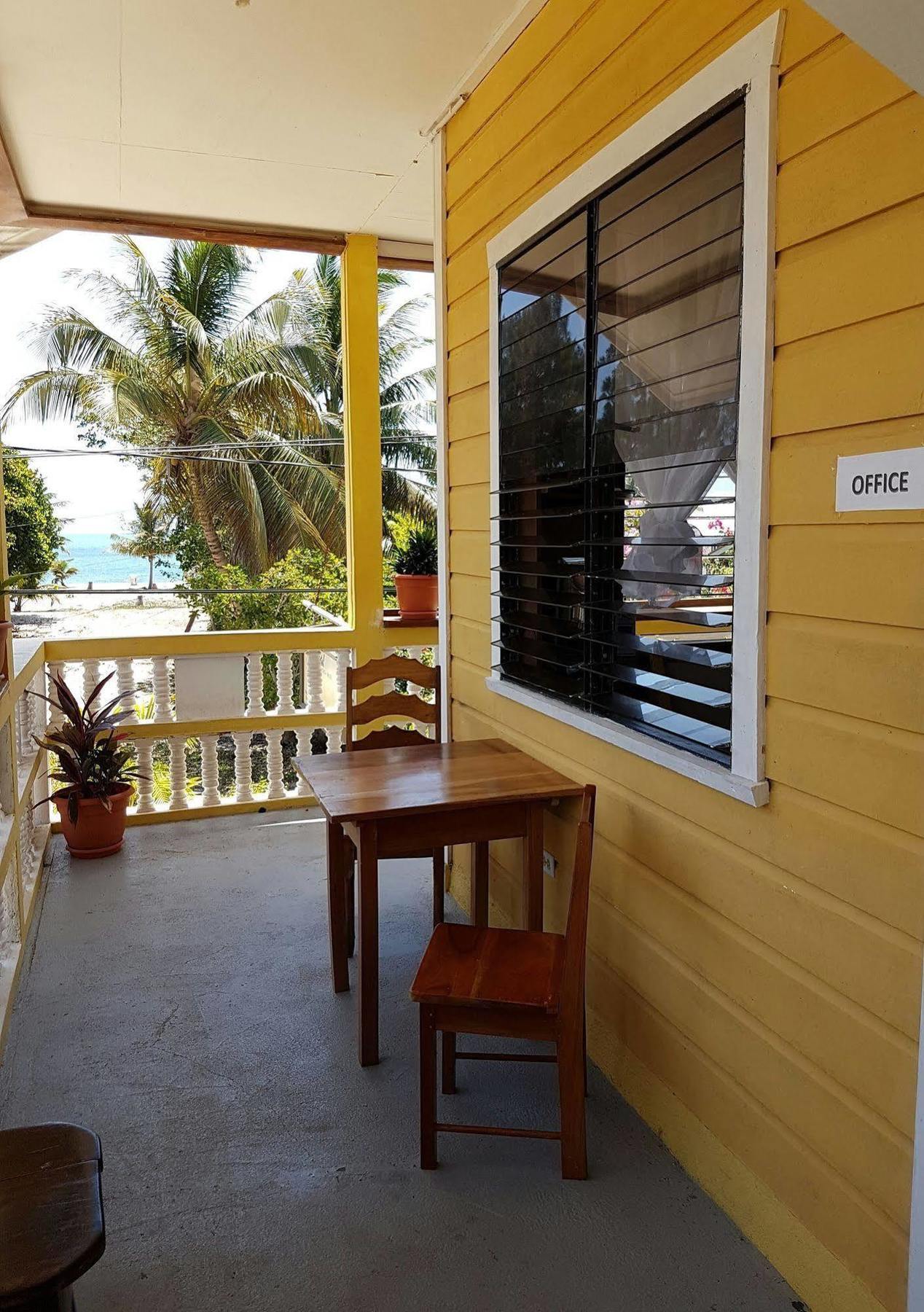 Serenade Hotel Placencia Екстер'єр фото