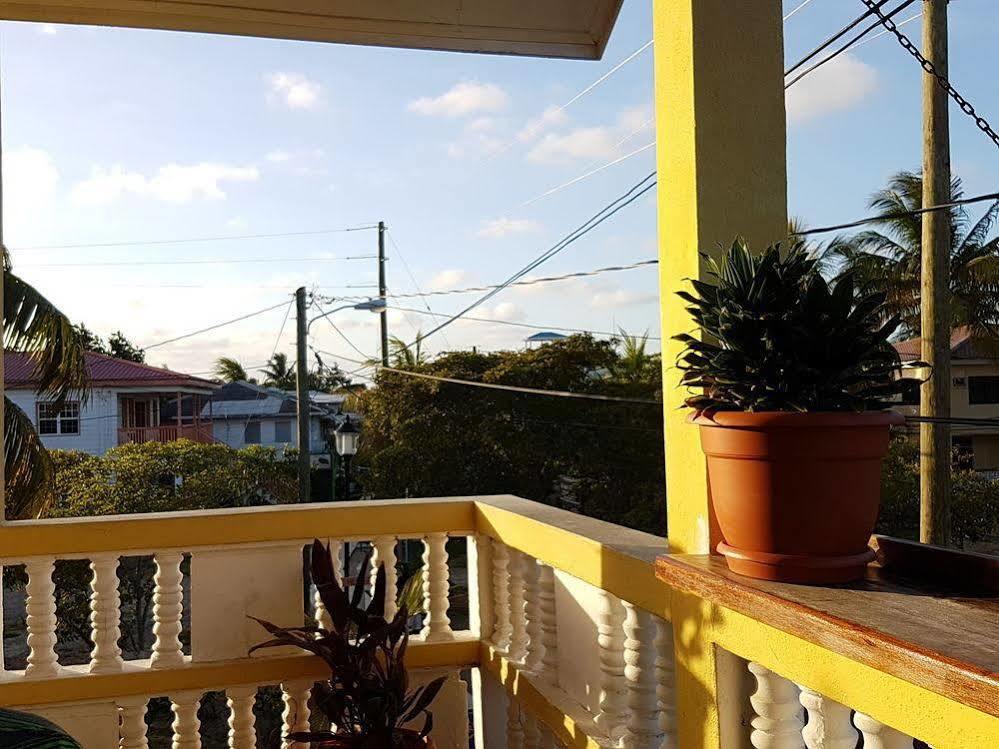 Serenade Hotel Placencia Екстер'єр фото