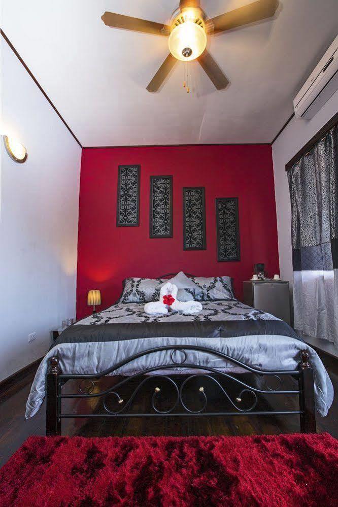 Serenade Hotel Placencia Екстер'єр фото